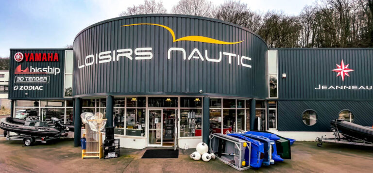 Devanture du magasin Aventure du Magasin loisirs nautic à Morlaix