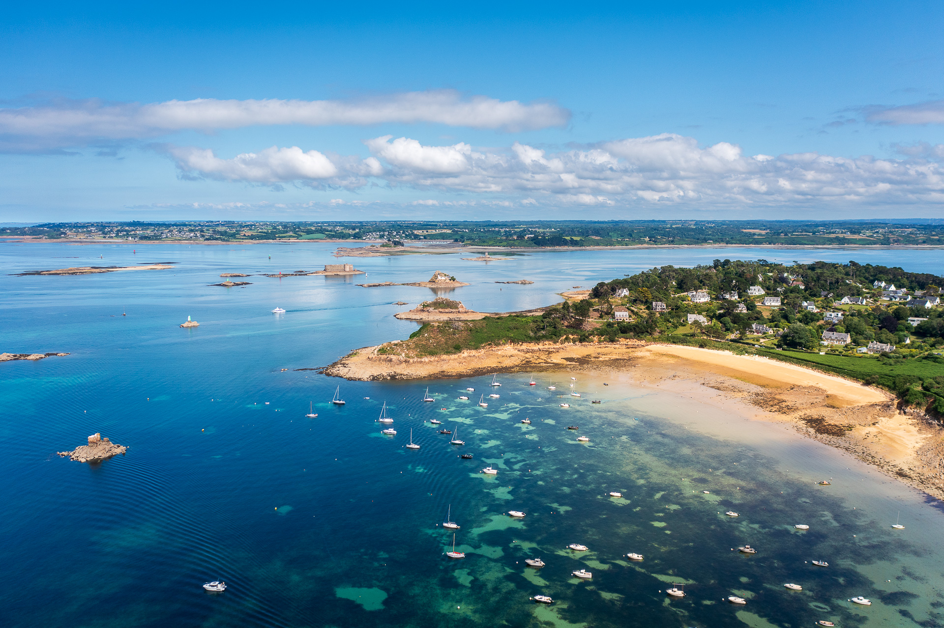 Plage du Clouët à Carantec vue par drone, secteur immobilier de prestige